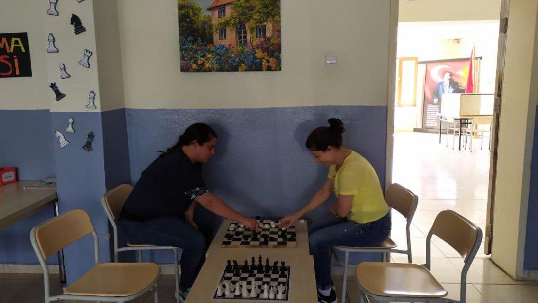 Öğrencilerimiz satranç turnuvasında.